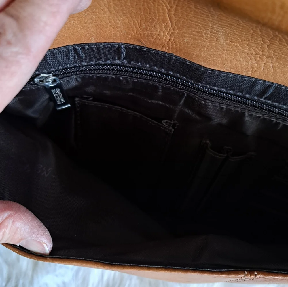 REDUCED. XL Kenneth Cole leather business bag